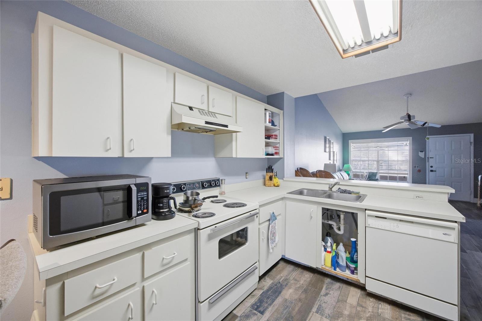 Image 6 of 18 For 7924 Hardwick Drive 623