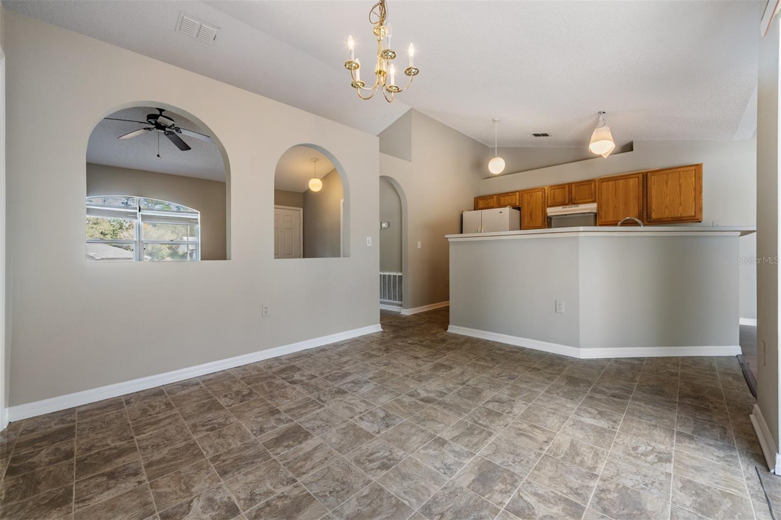 Image 12 of 27 For 13364 Linden Drive