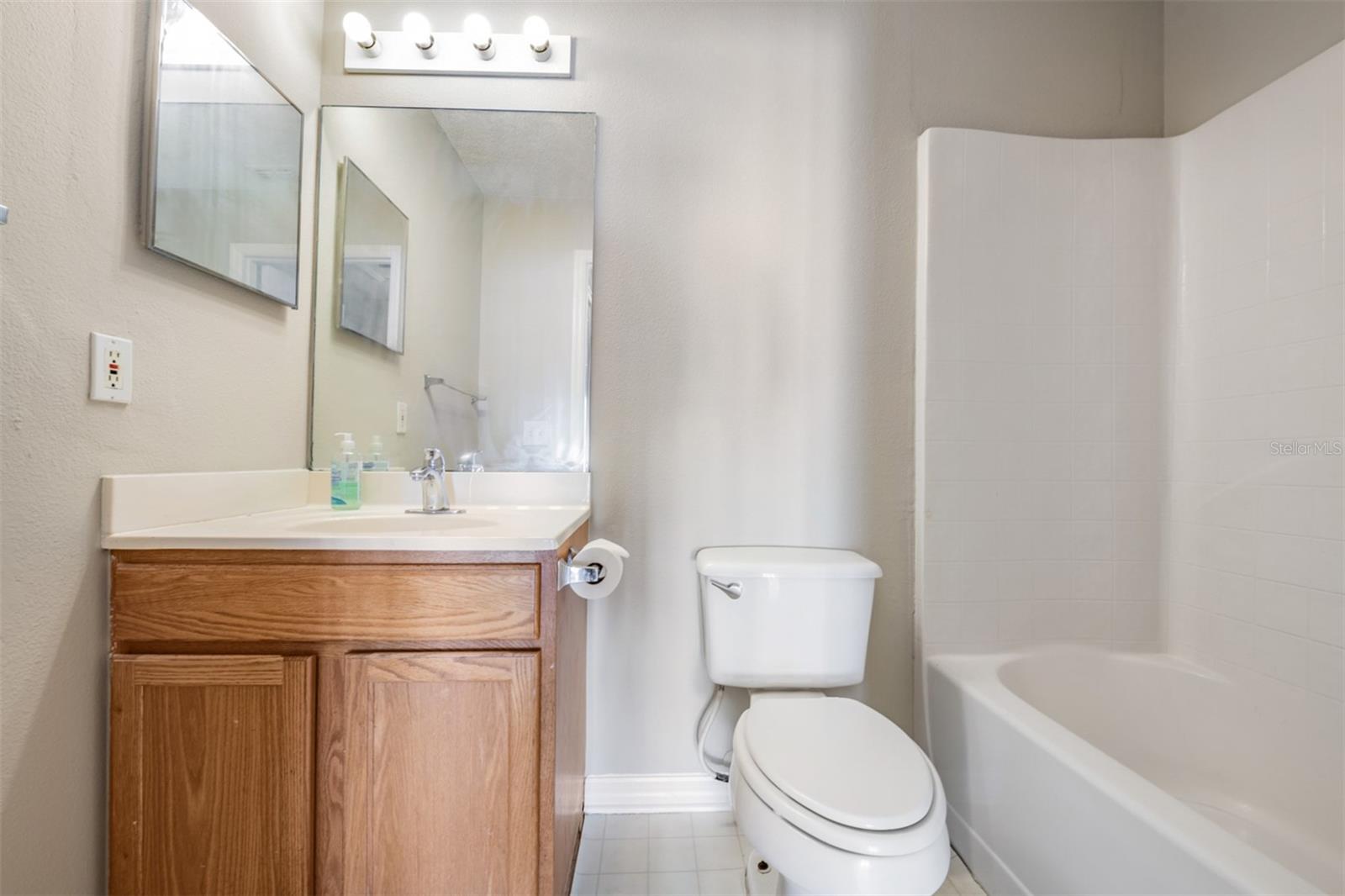 Image 20 of 27 For 13364 Linden Drive