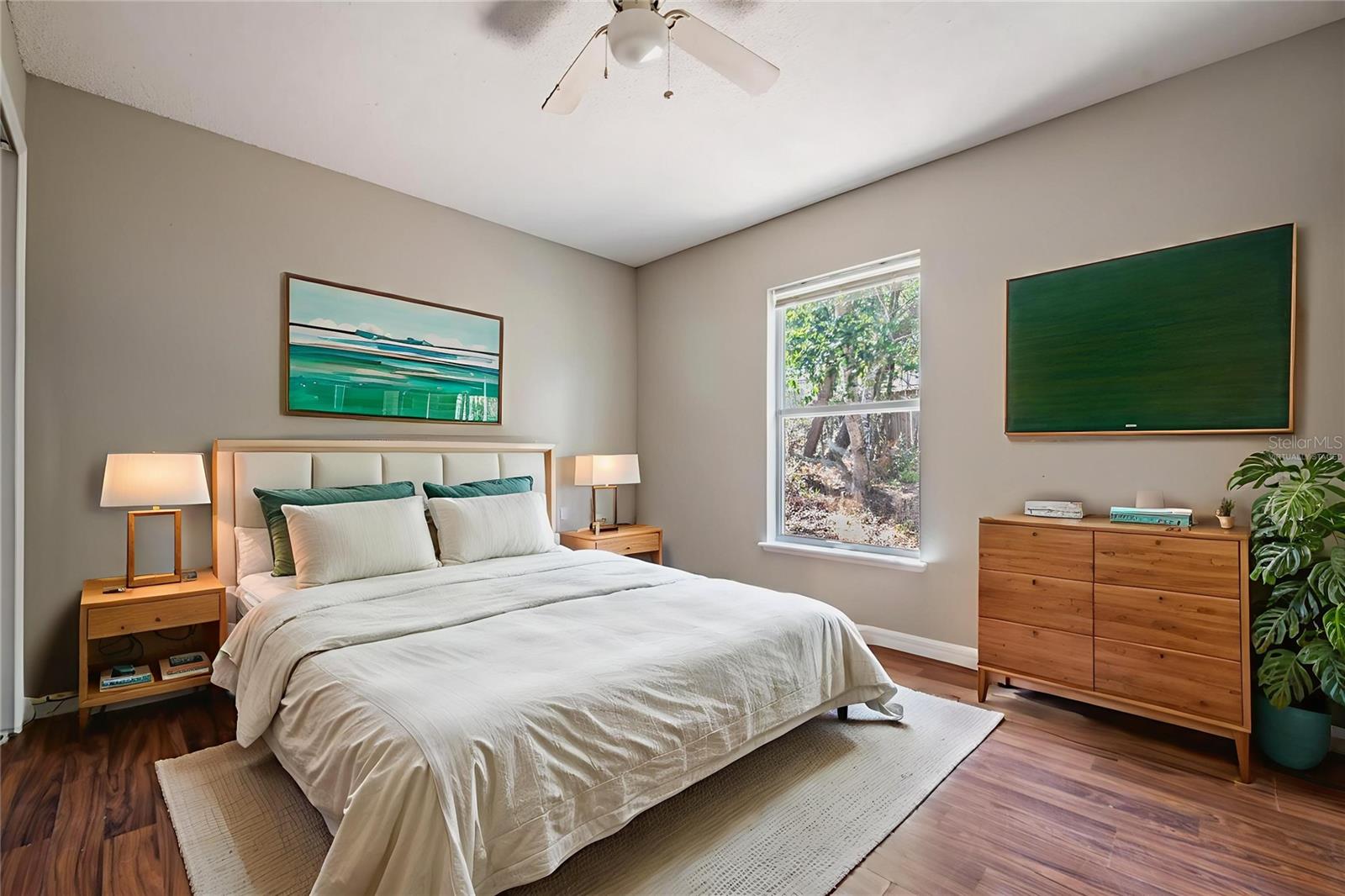 Image 21 of 27 For 13364 Linden Drive