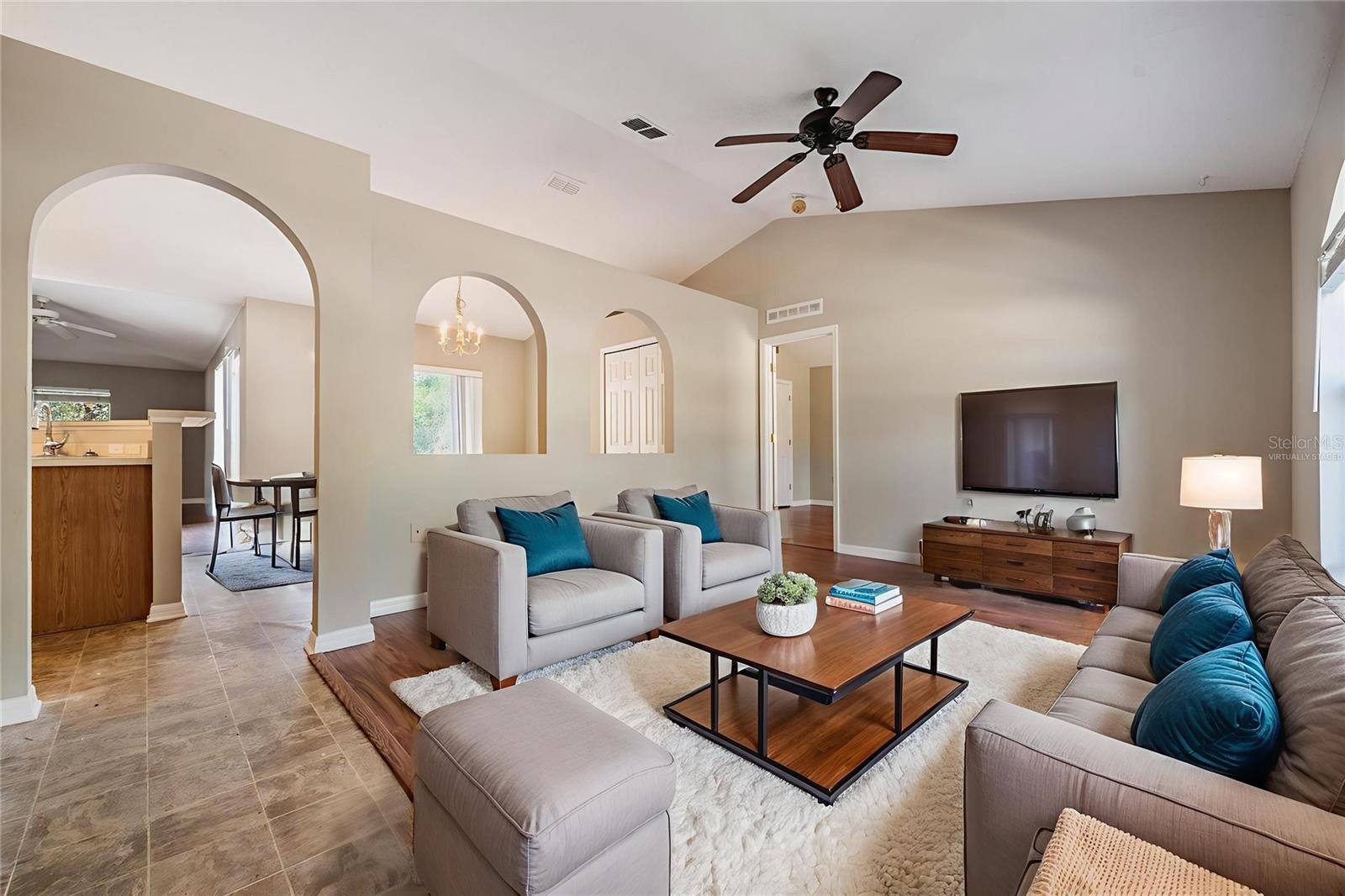 Image 5 of 27 For 13364 Linden Drive