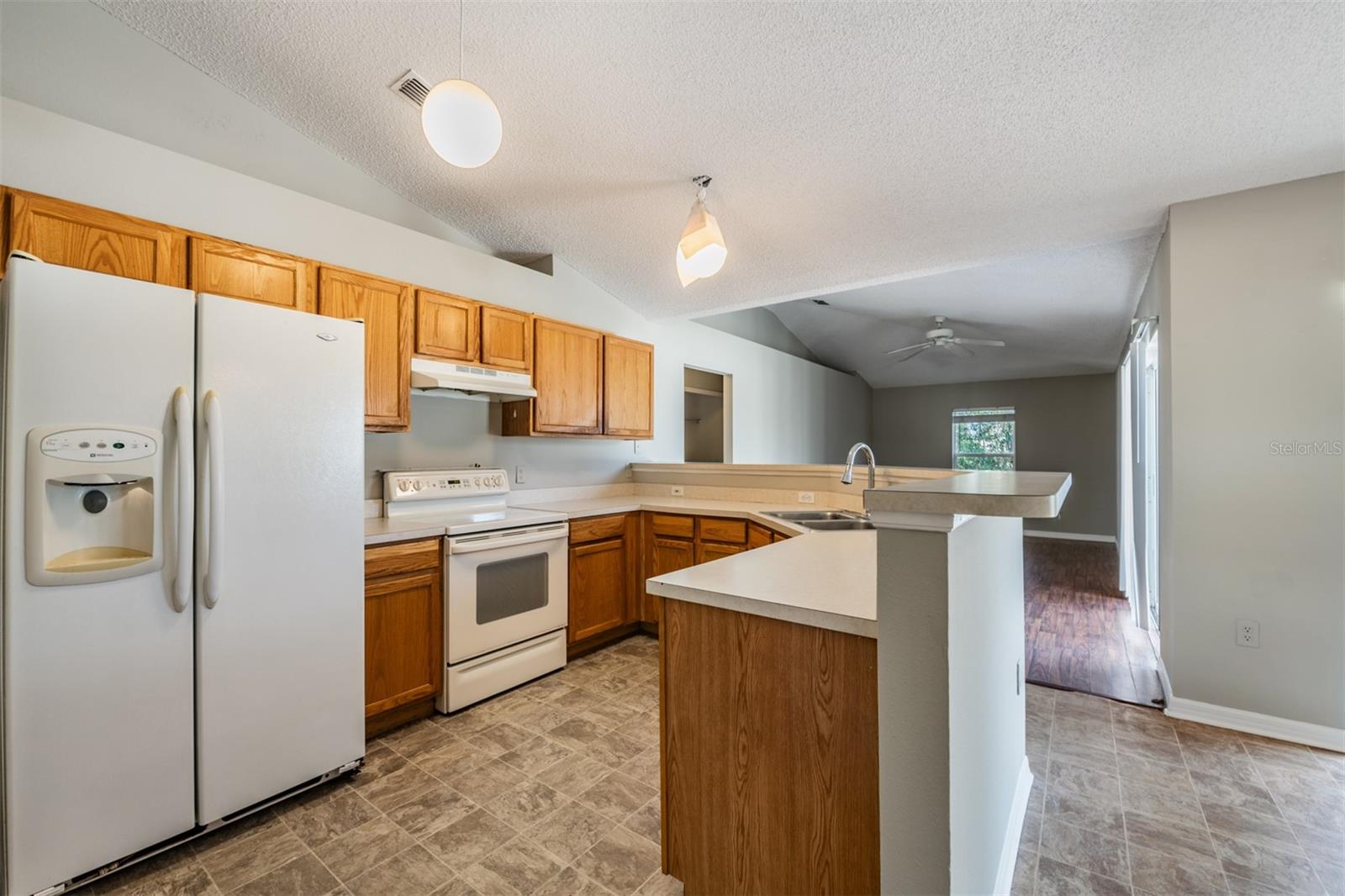 Image 8 of 27 For 13364 Linden Drive