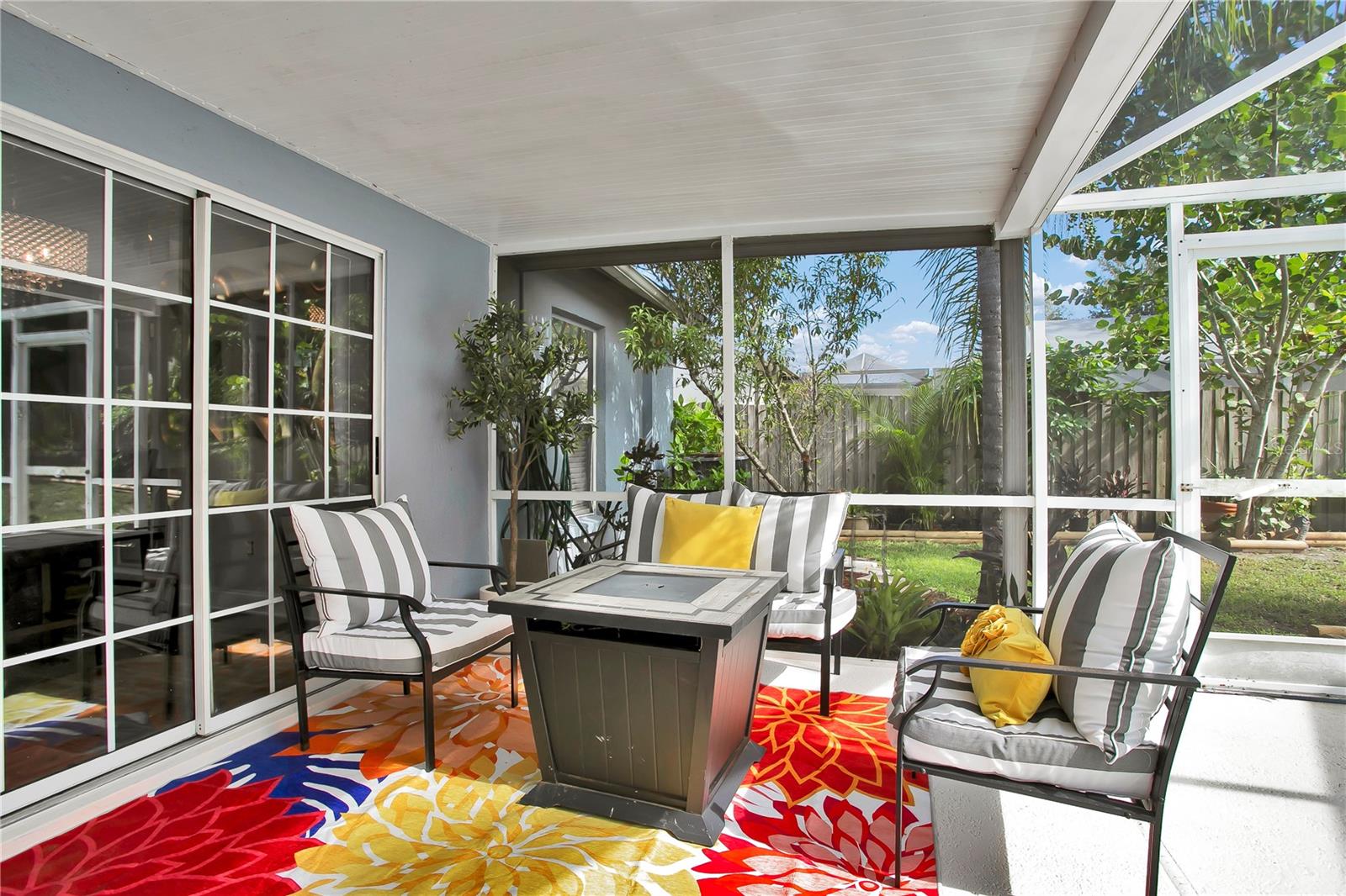 Image 18 of 64 For 10516 Juliano Drive