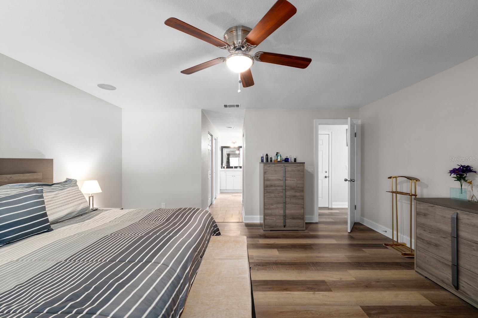 Image 19 of 33 For 4424 Waltham Drive