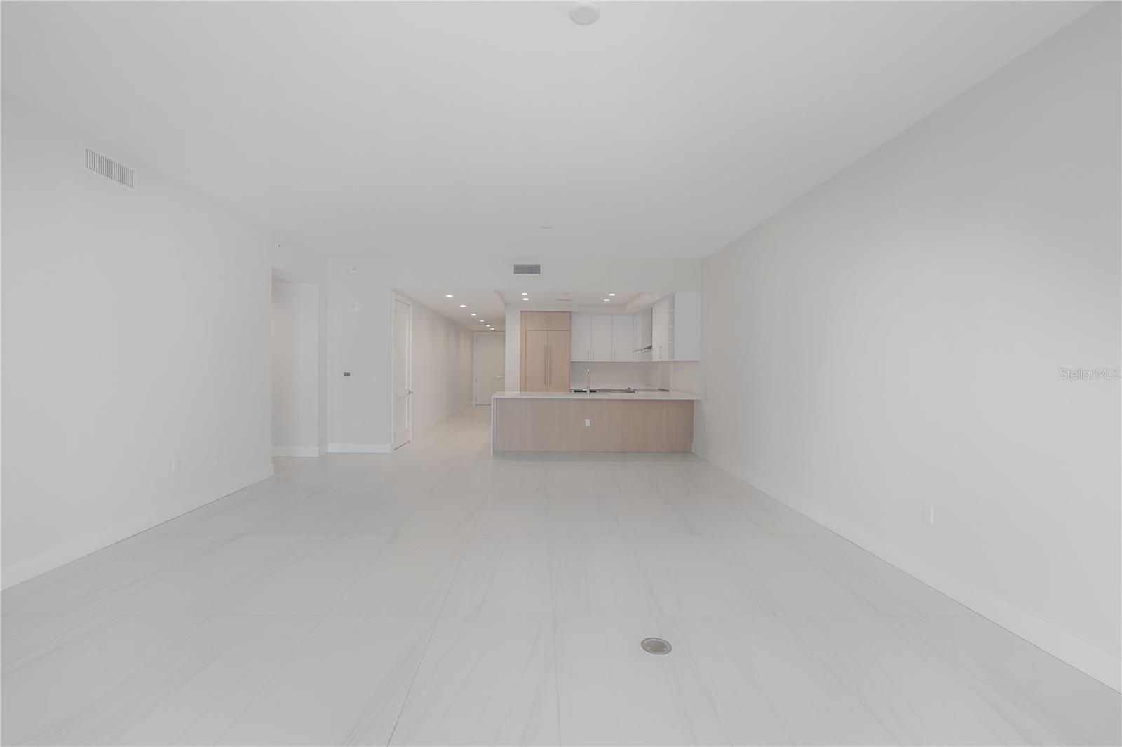 Listing photo id 14 for 275 1st Avenue S 1504