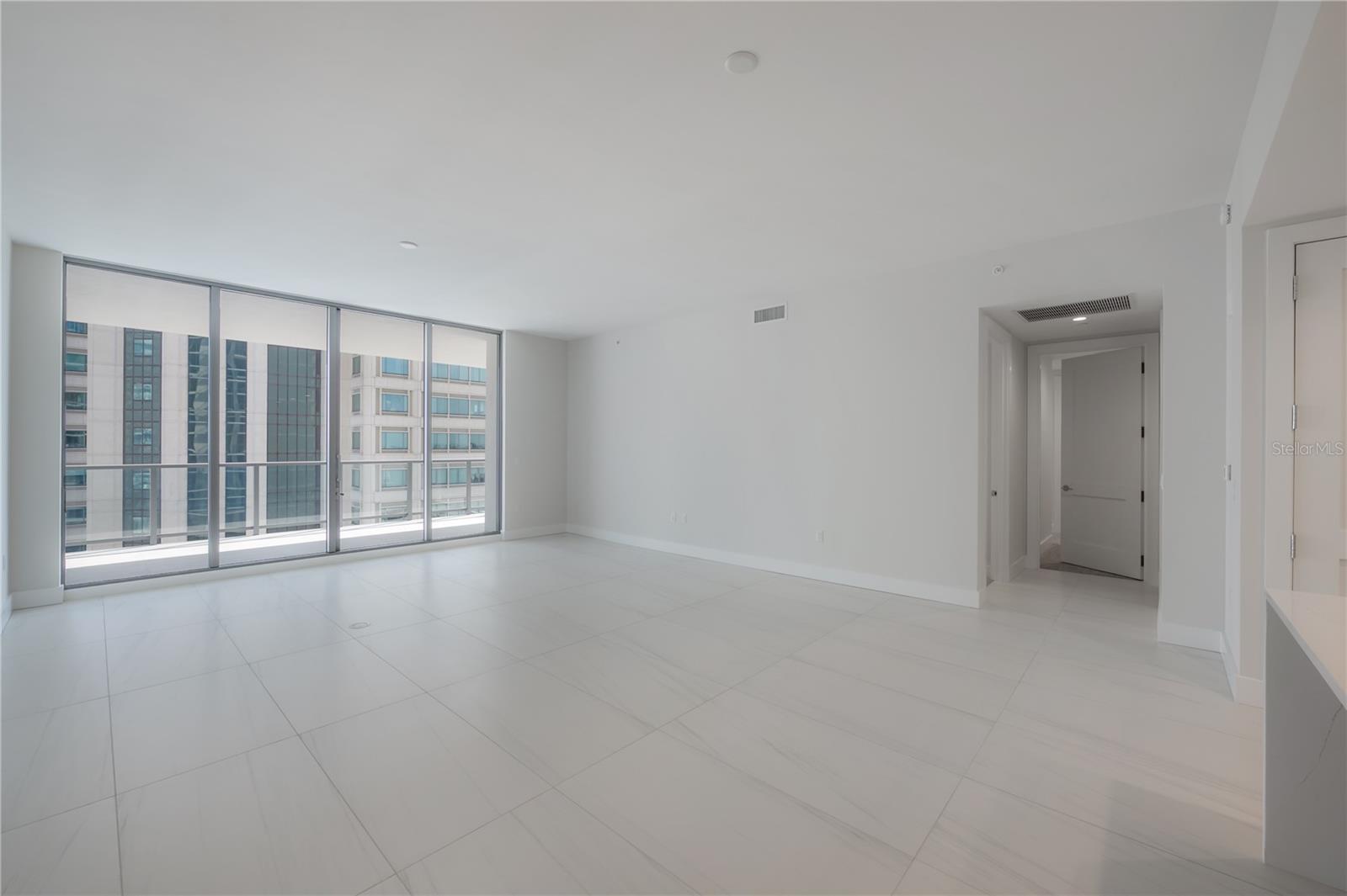 Listing photo id 16 for 275 1st Avenue S 1504