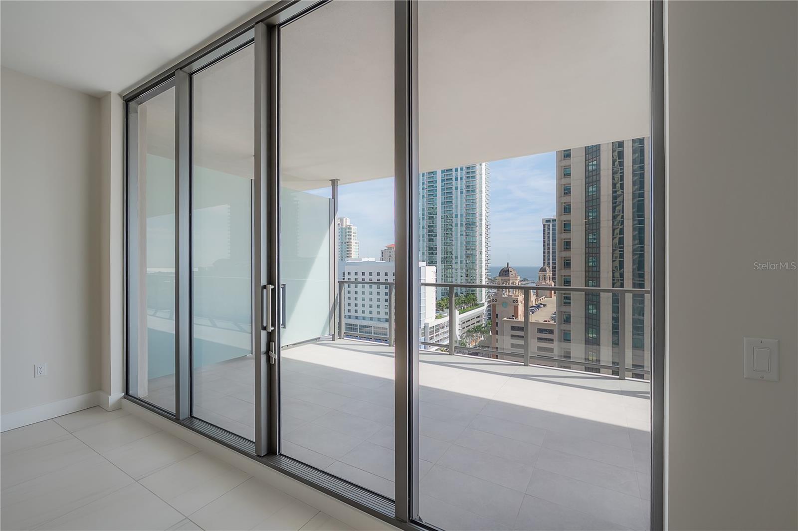 Listing photo id 17 for 275 1st Avenue S 1504