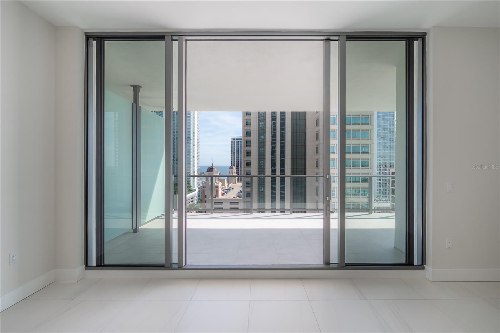 Listing photo id 18 for 275 1st Avenue S 1504