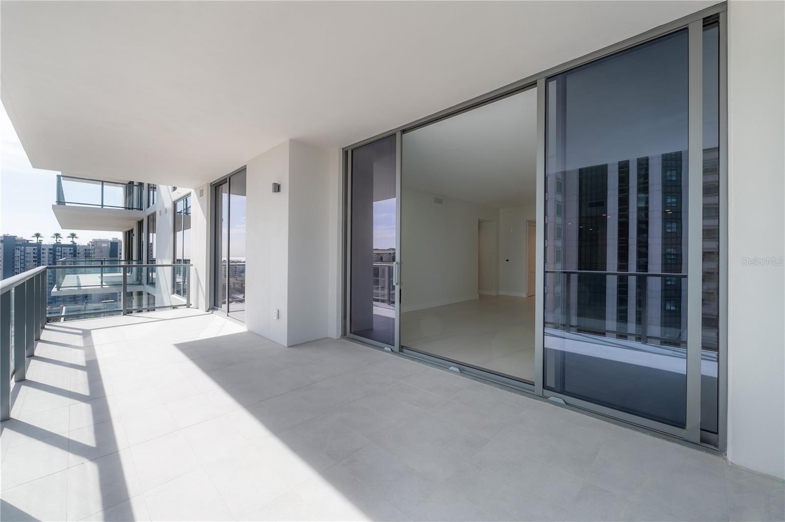 Listing photo id 21 for 275 1st Avenue S 1504