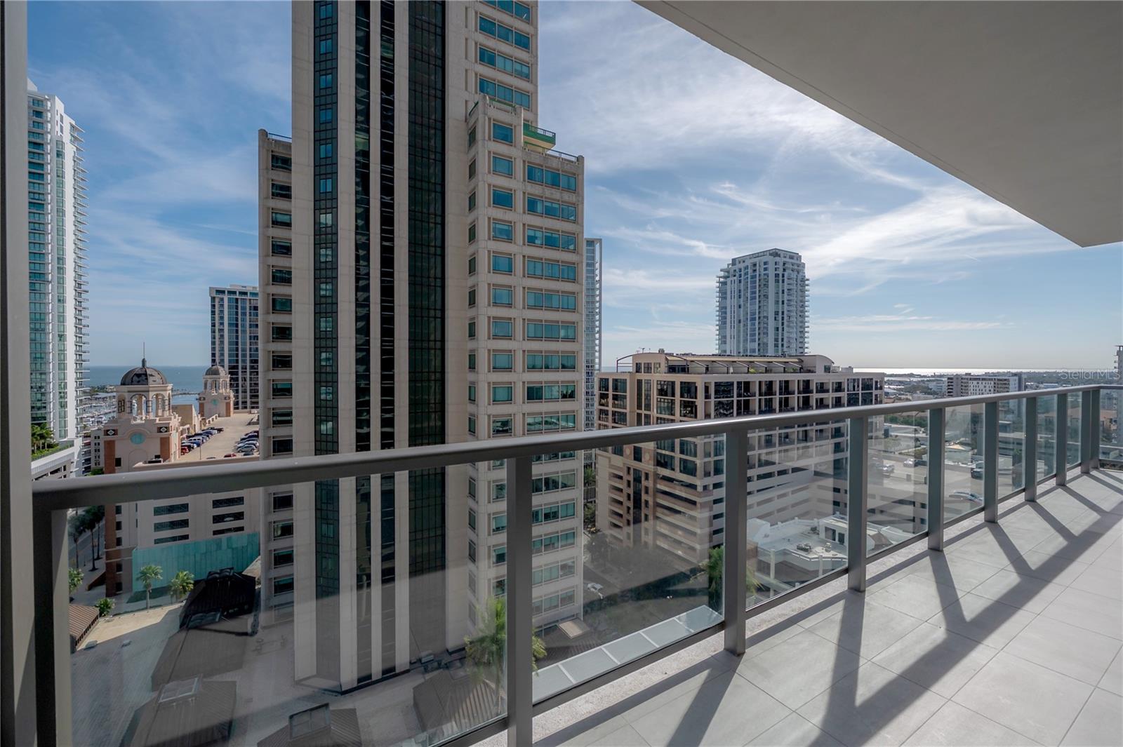 Listing photo id 22 for 275 1st Avenue S 1504