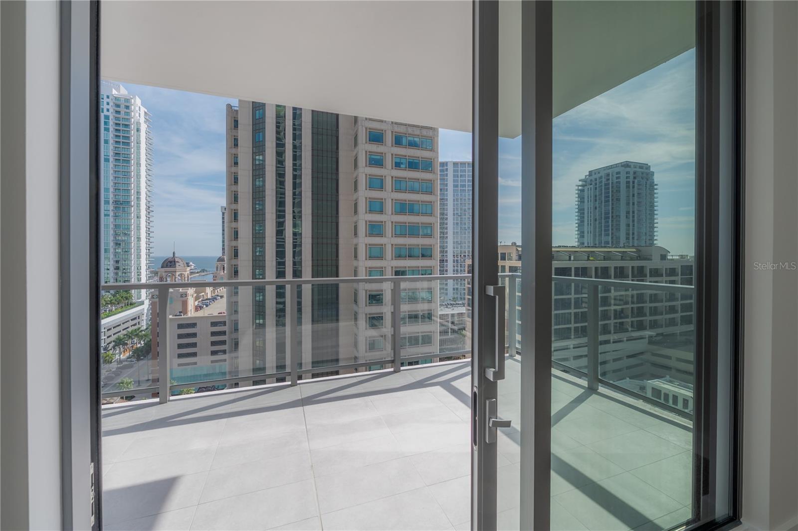 Listing photo id 24 for 275 1st Avenue S 1504