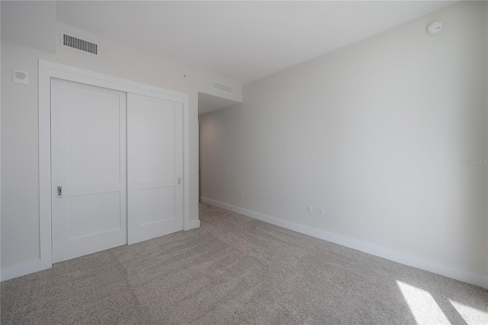 Listing photo id 26 for 275 1st Avenue S 1504