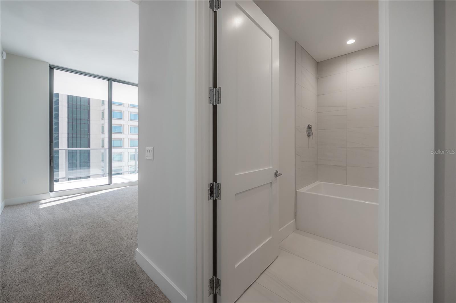 Listing photo id 28 for 275 1st Avenue S 1504