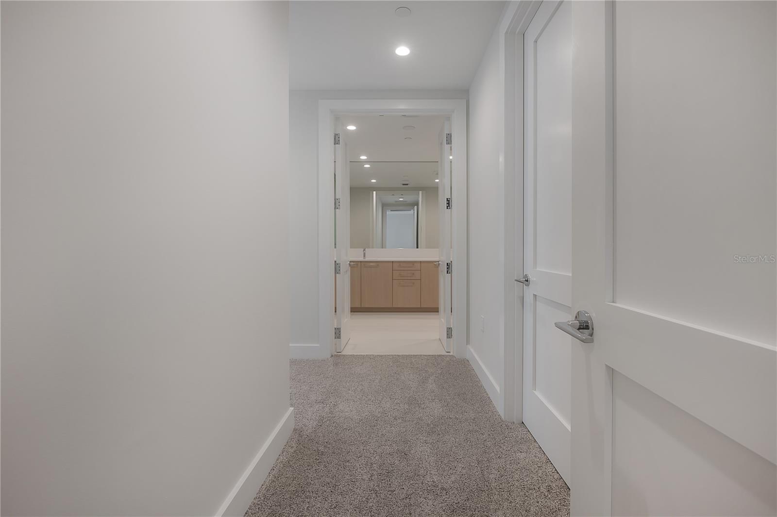 Listing photo id 30 for 275 1st Avenue S 1504