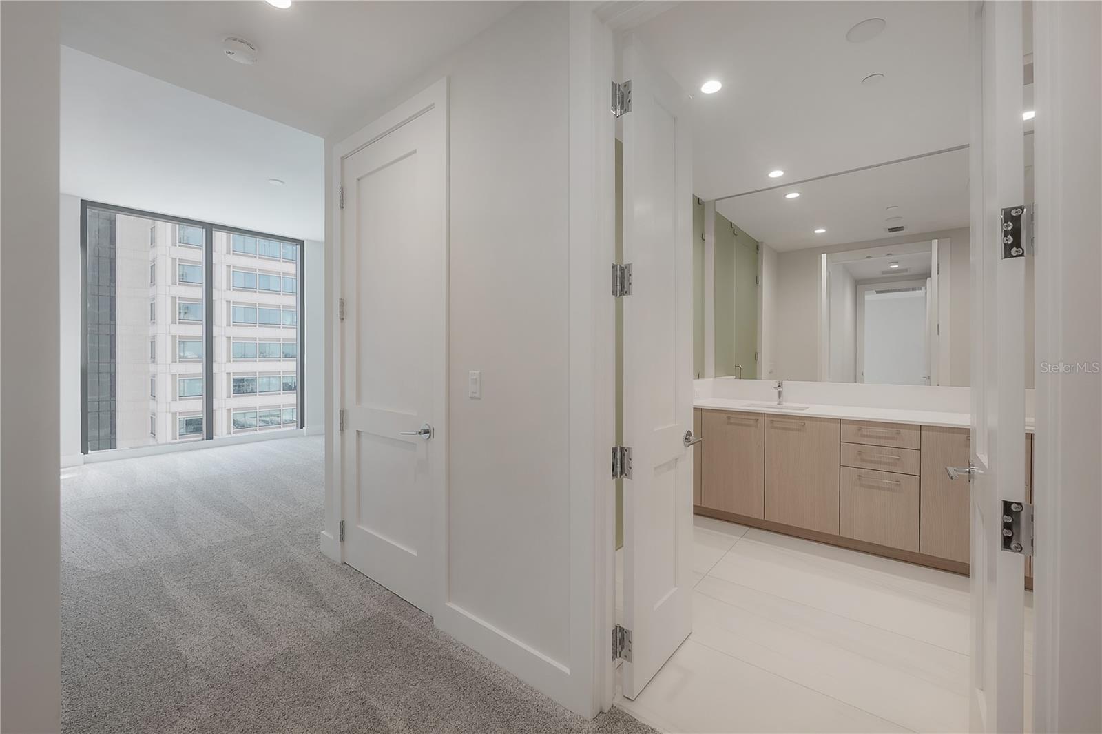 Listing photo id 31 for 275 1st Avenue S 1504