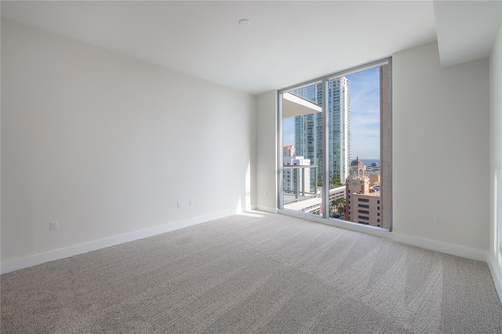 Listing photo id 32 for 275 1st Avenue S 1504