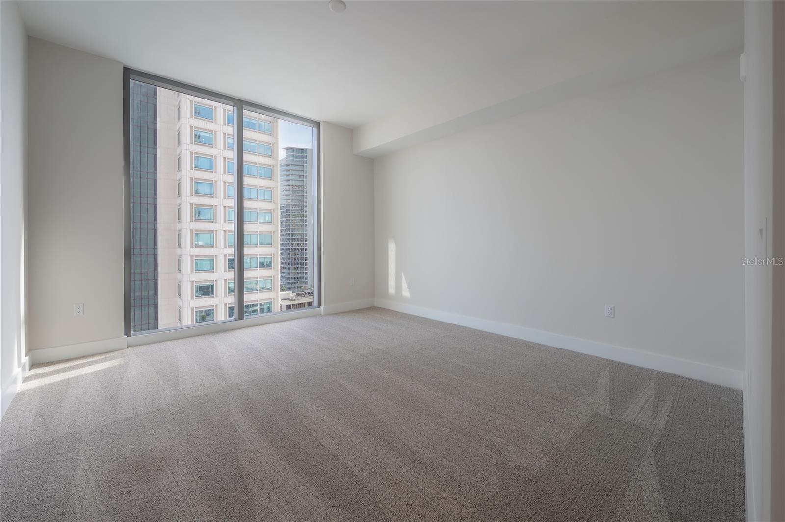 Listing photo id 34 for 275 1st Avenue S 1504