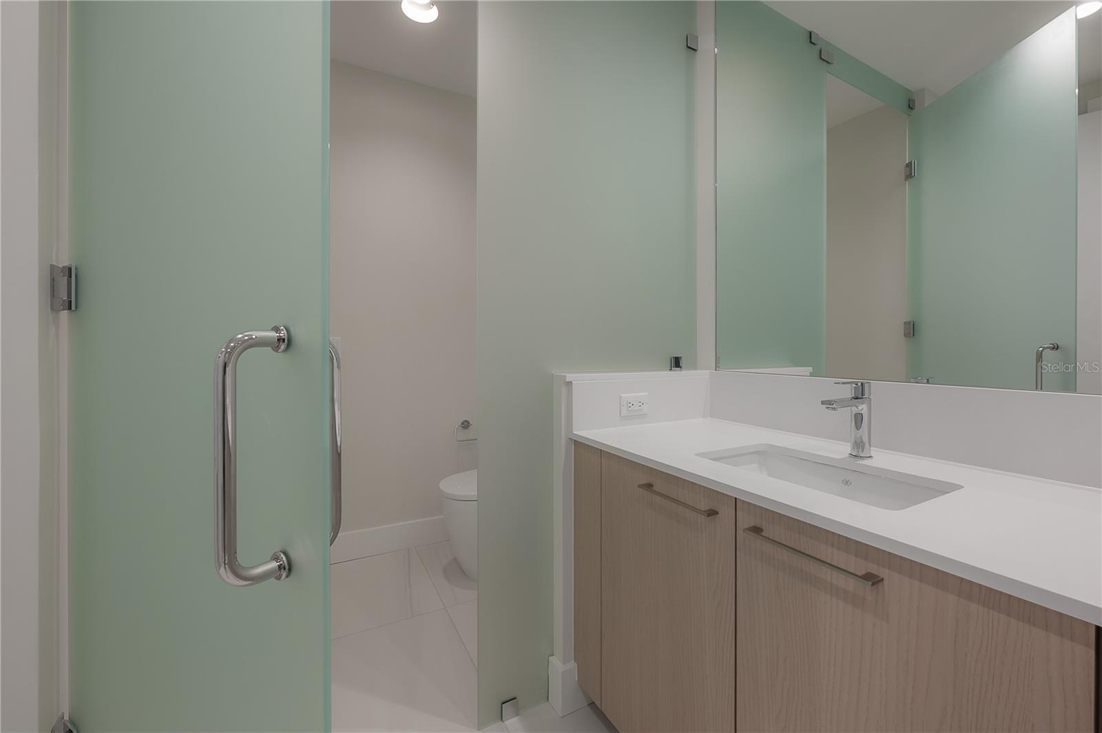 Listing photo id 39 for 275 1st Avenue S 1504