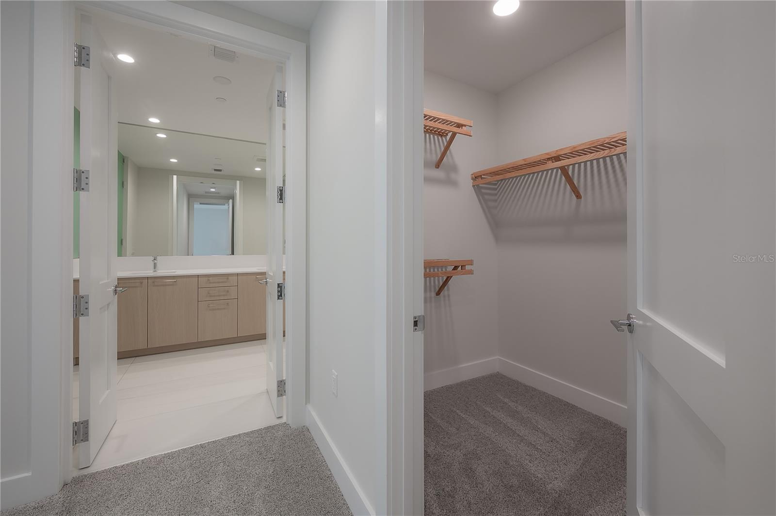 Listing photo id 40 for 275 1st Avenue S 1504