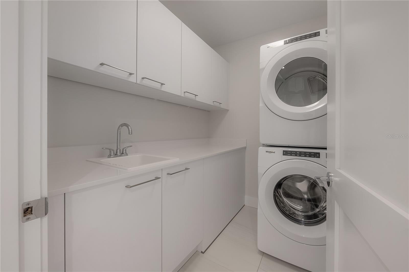 Listing photo id 42 for 275 1st Avenue S 1504