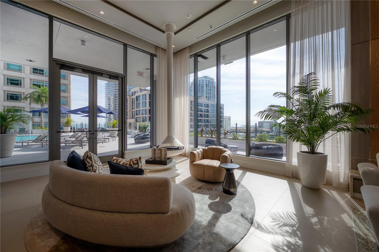 Listing photo id 48 for 275 1st Avenue S 1504