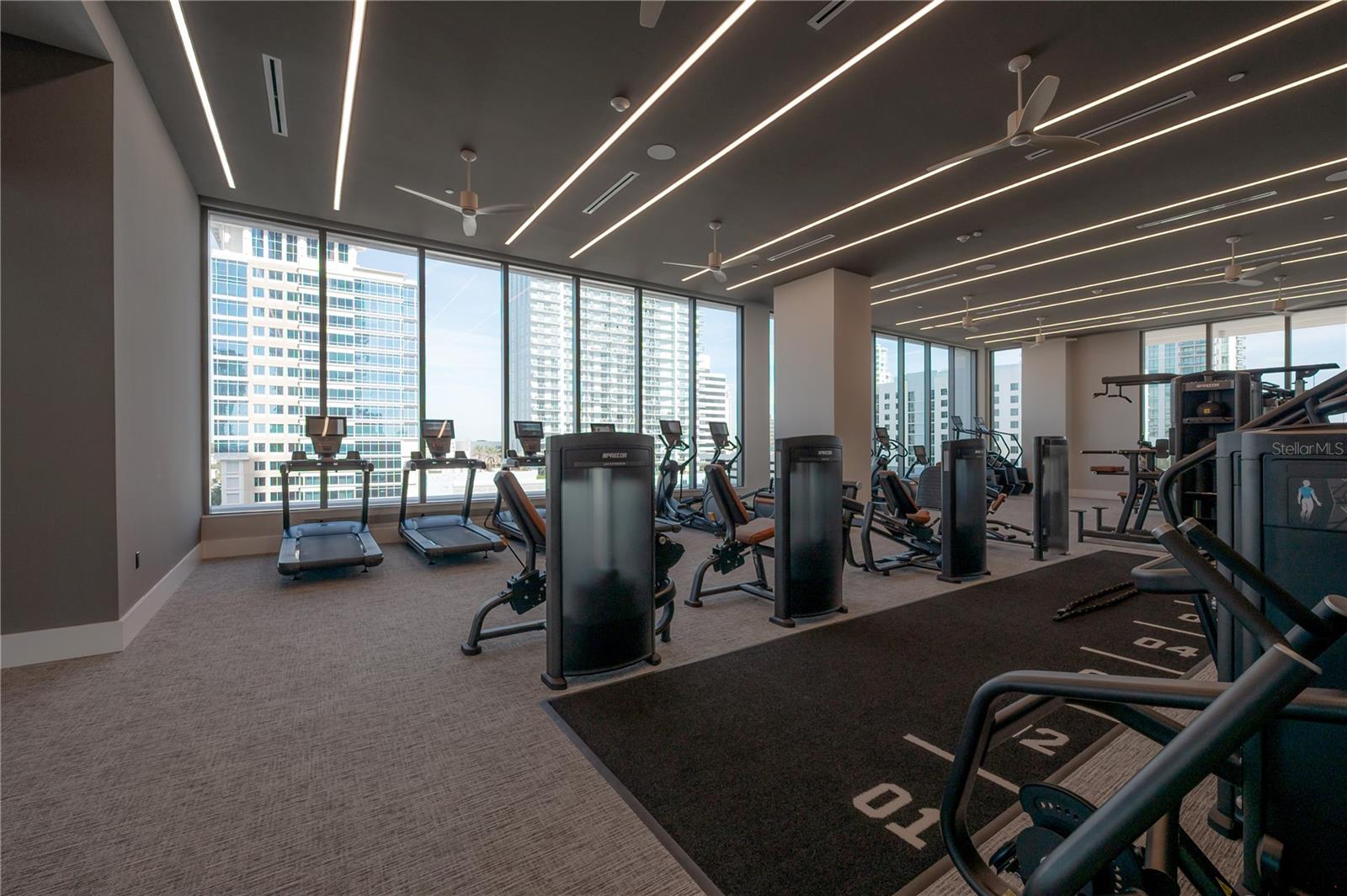 Listing photo id 60 for 275 1st Avenue S 1504