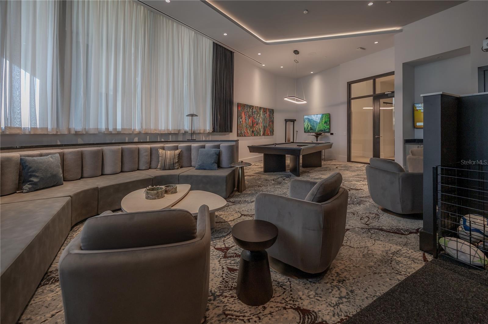 Listing photo id 64 for 275 1st Avenue S 1504