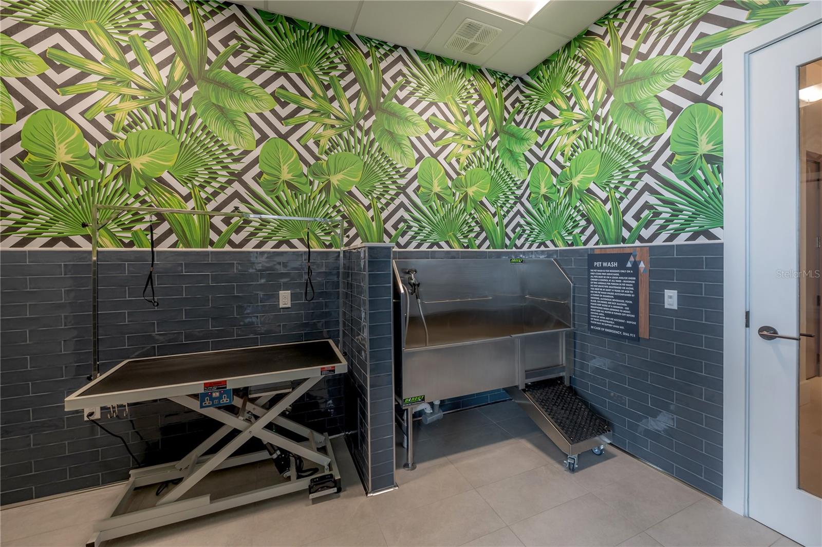 Listing photo id 66 for 275 1st Avenue S 1504