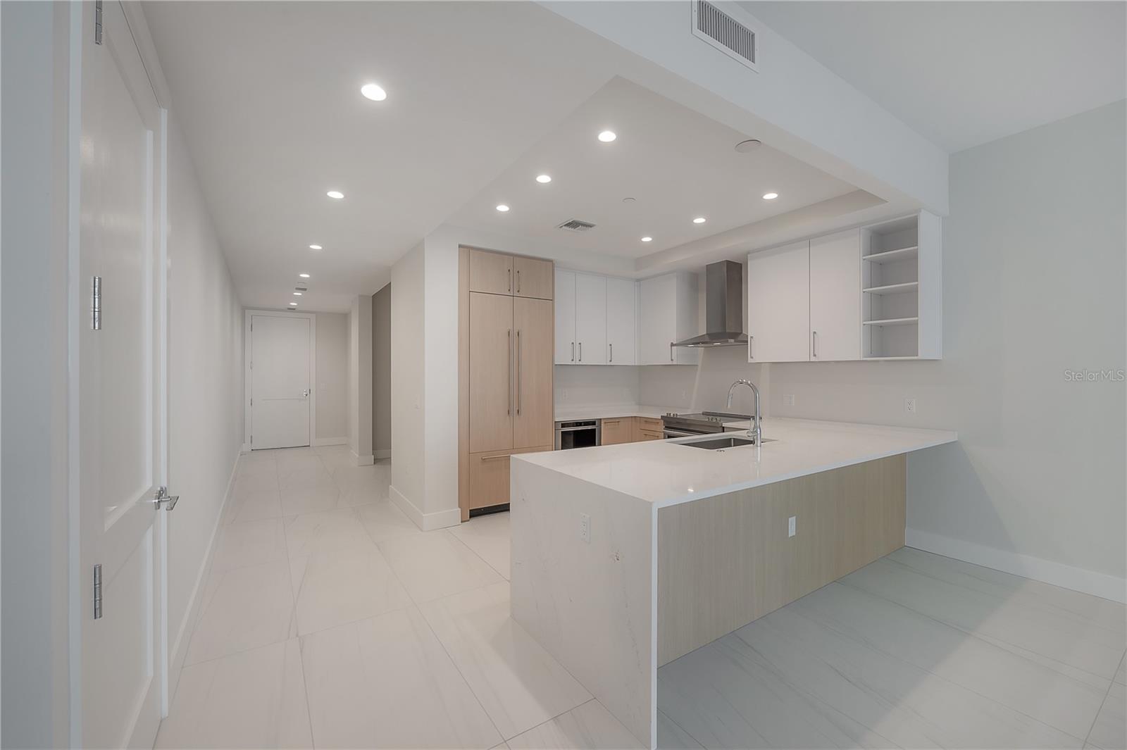 Listing photo id 5 for 275 1st Avenue S 1504