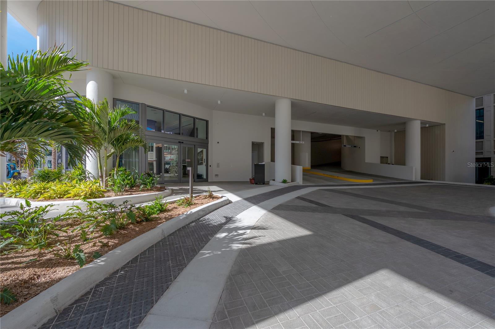 Listing photo id 71 for 275 1st Avenue S 1504