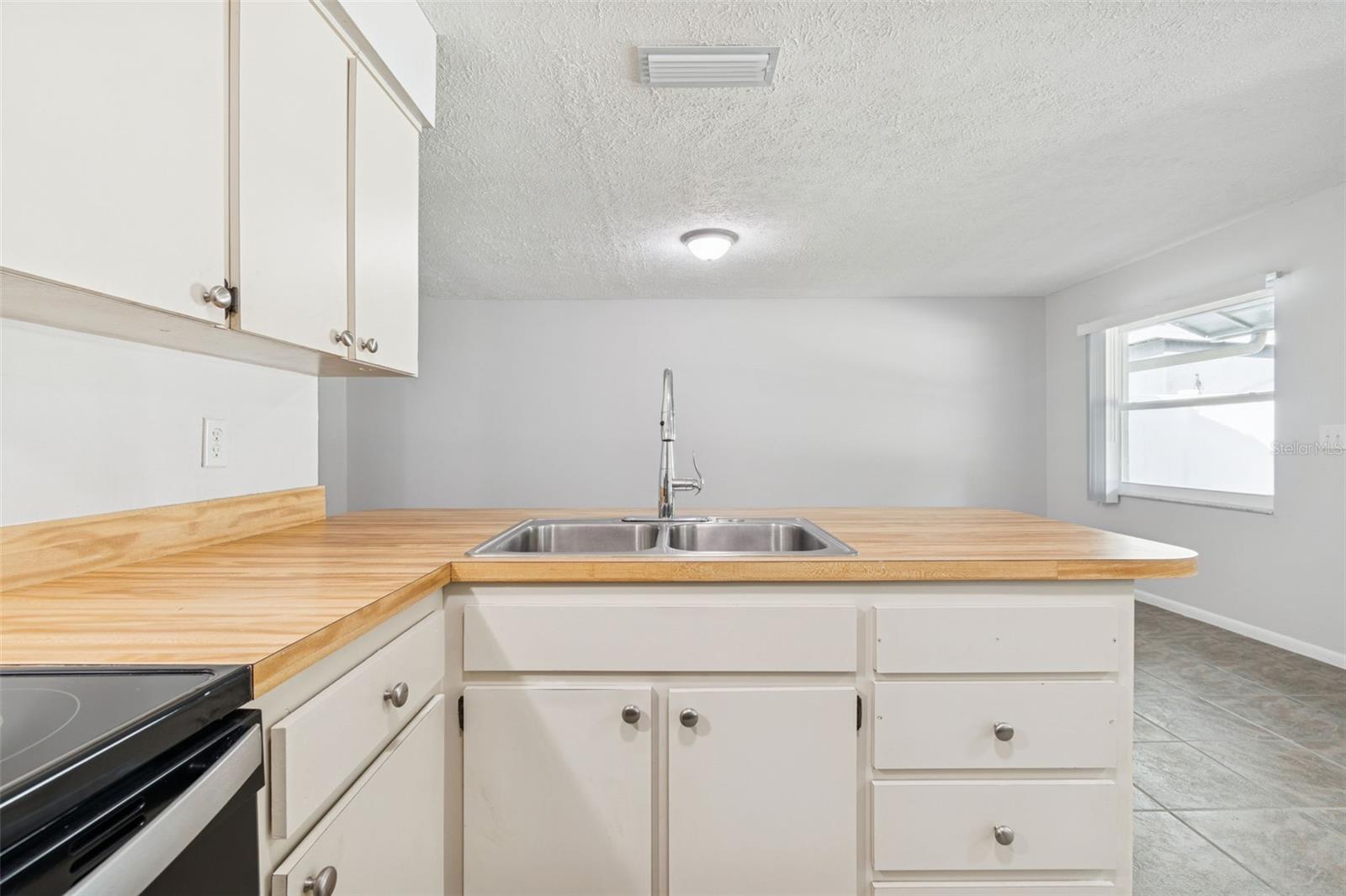 Image 7 of 21 For 7416 Manhattan Drive