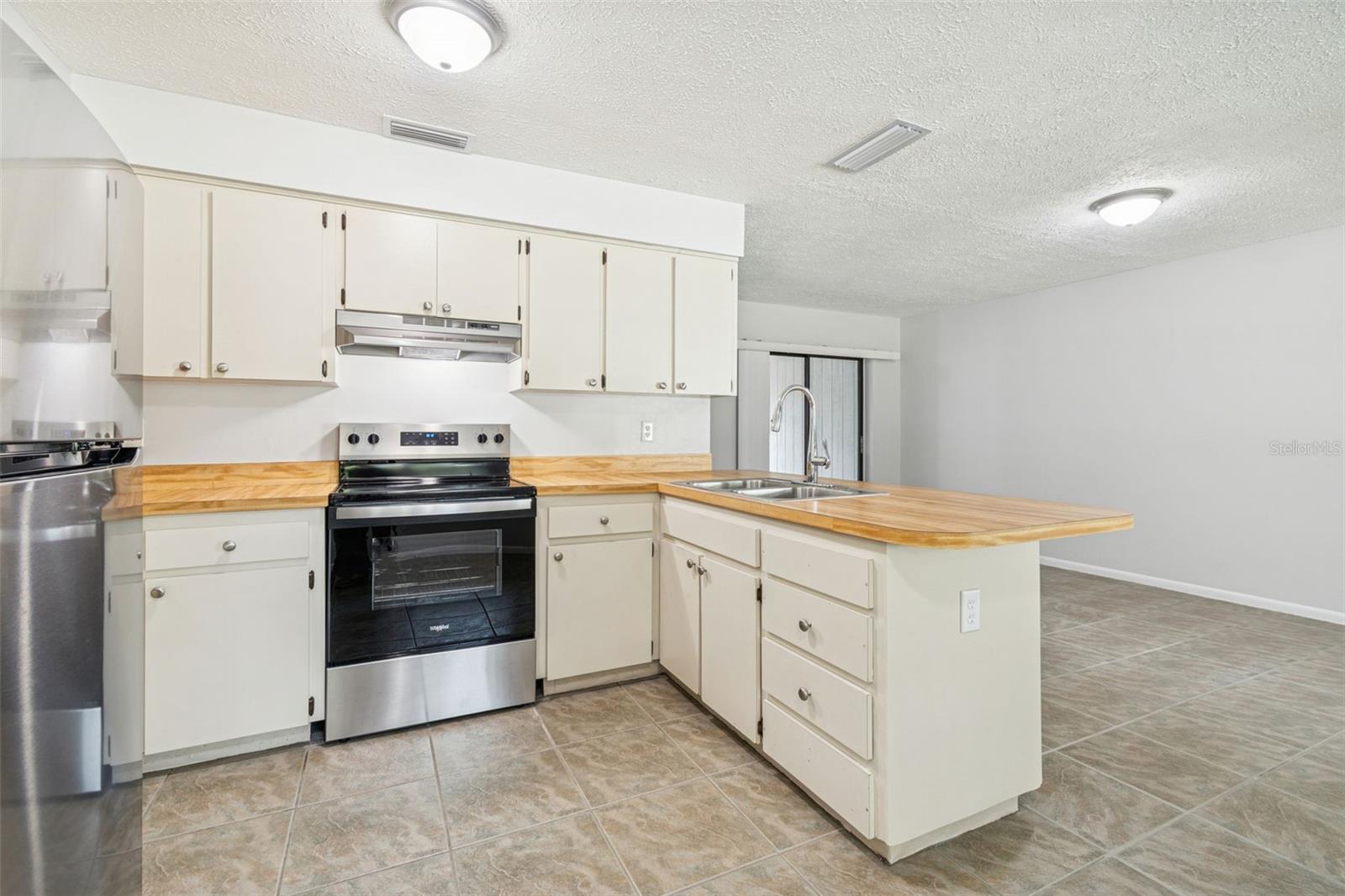 Image 8 of 21 For 7416 Manhattan Drive