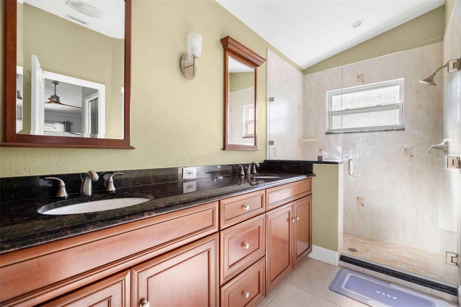 Image 15 of 27 For 775 Brittany Park Boulevard