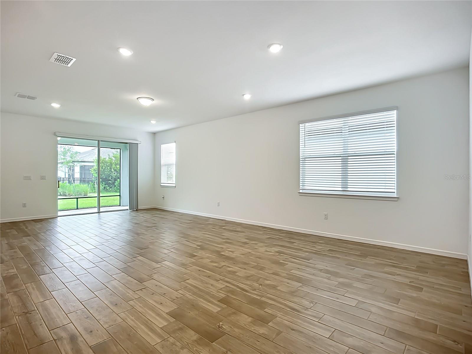 Image 17 of 40 For 10005 Patterson Way