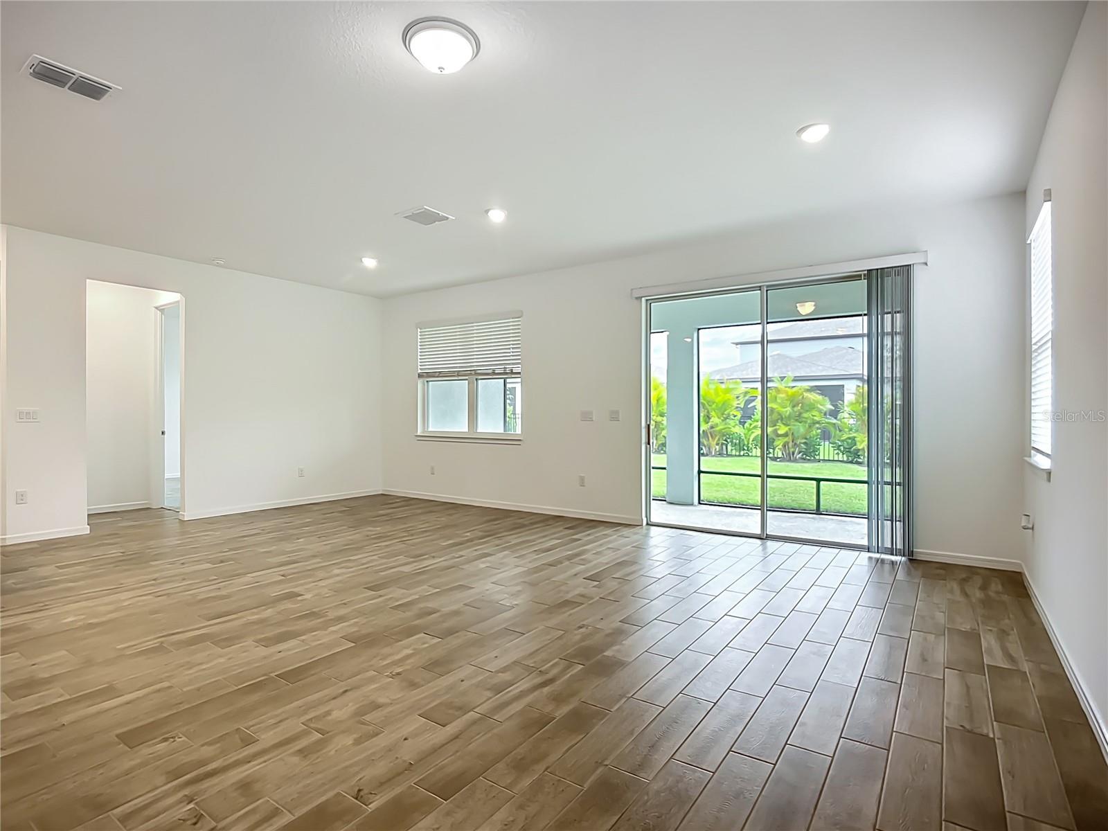 Image 18 of 40 For 10005 Patterson Way