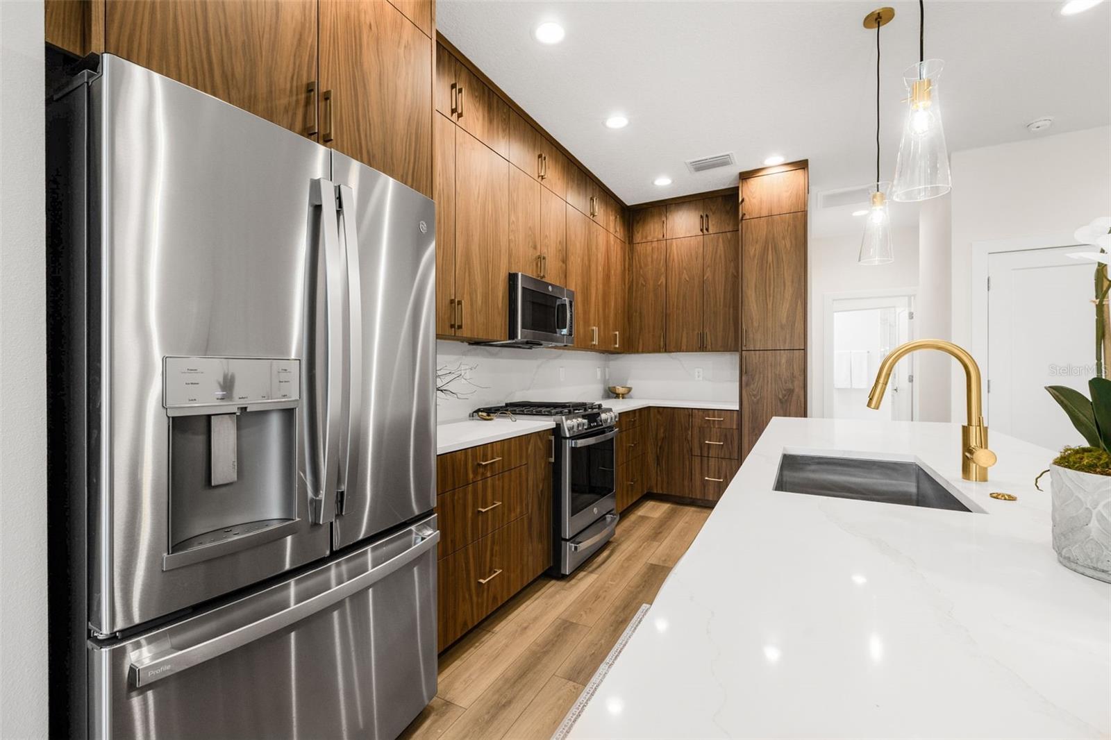 Image 7 of 35 For 8615 5th Street N