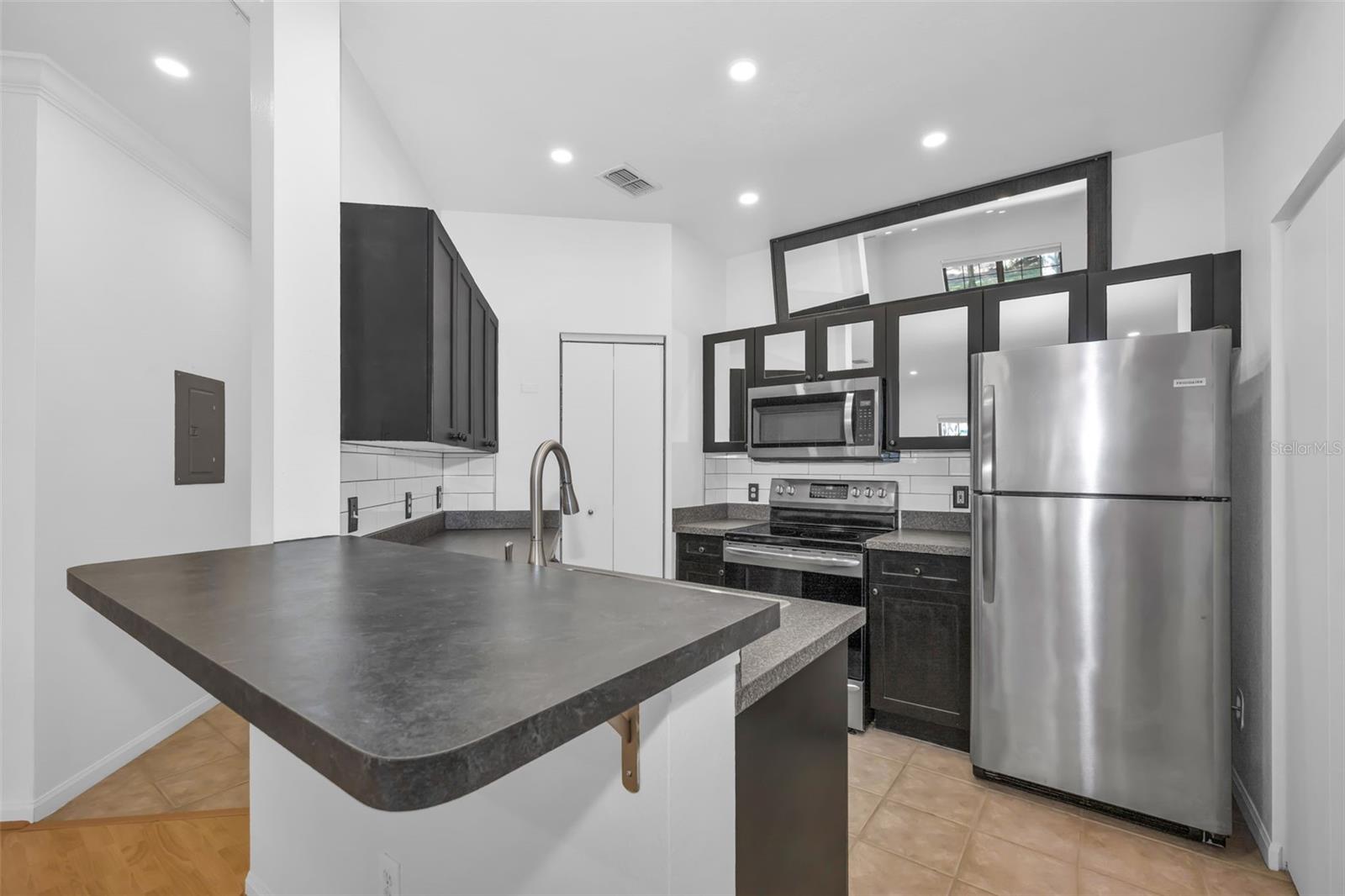 Image 21 of 63 For 2209 Portofino Place 5-2517