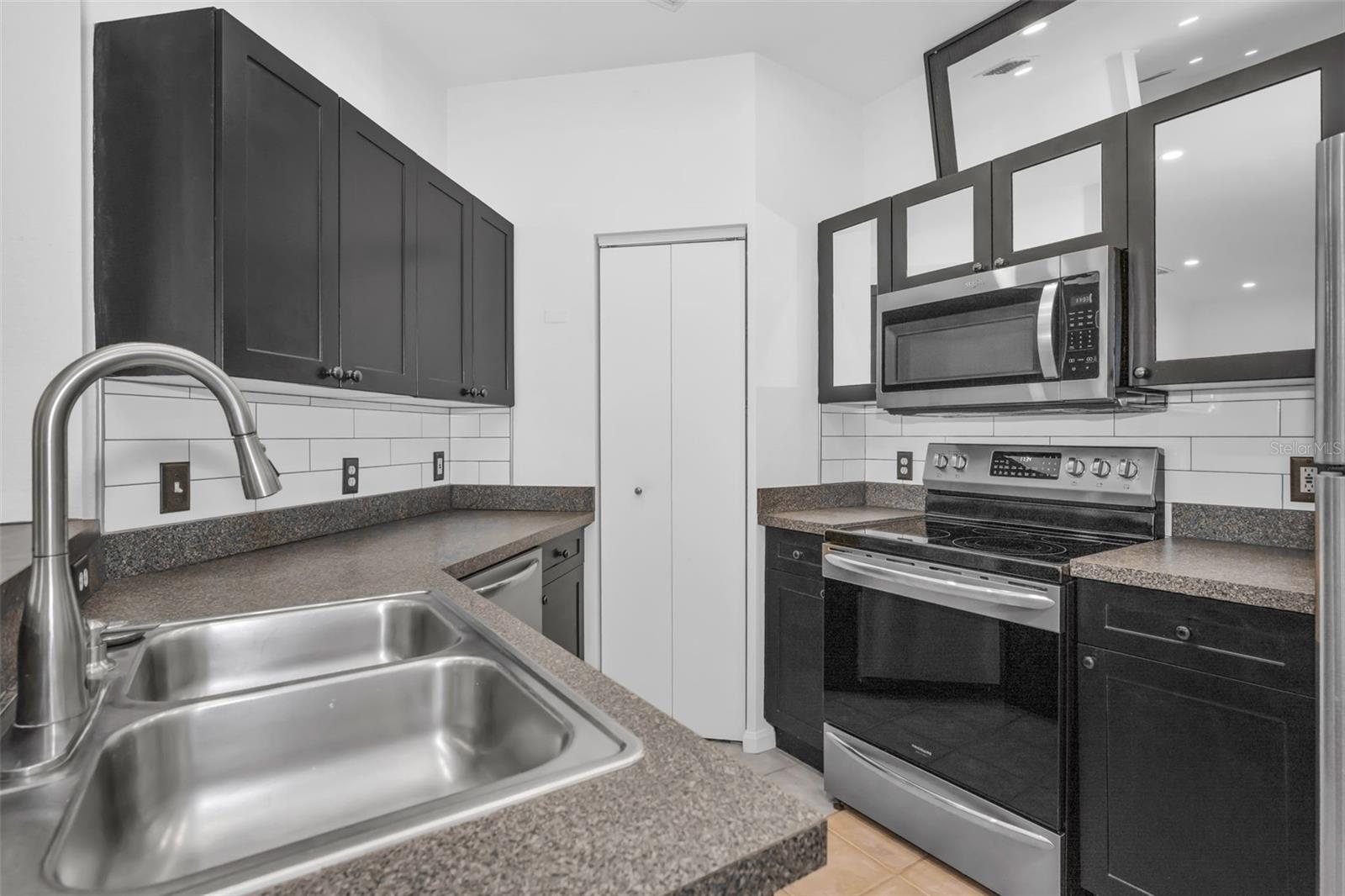 Image 22 of 63 For 2209 Portofino Place 5-2517