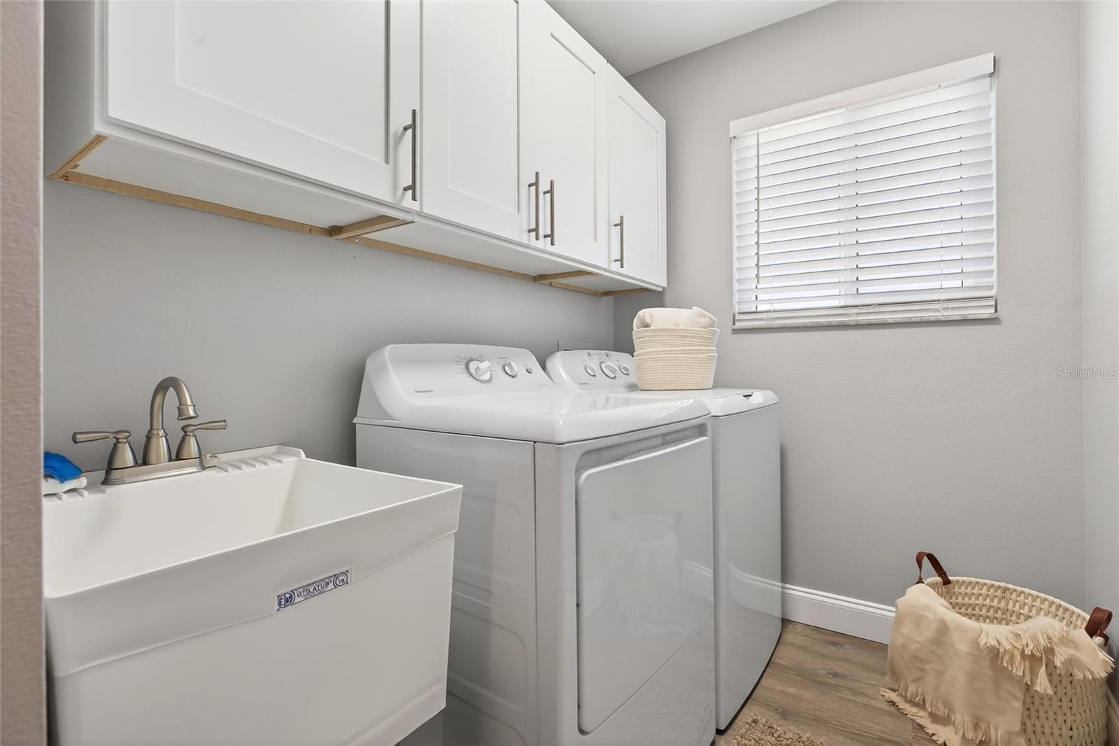 Image 35 of 78 For 25631 Bruford Boulevard