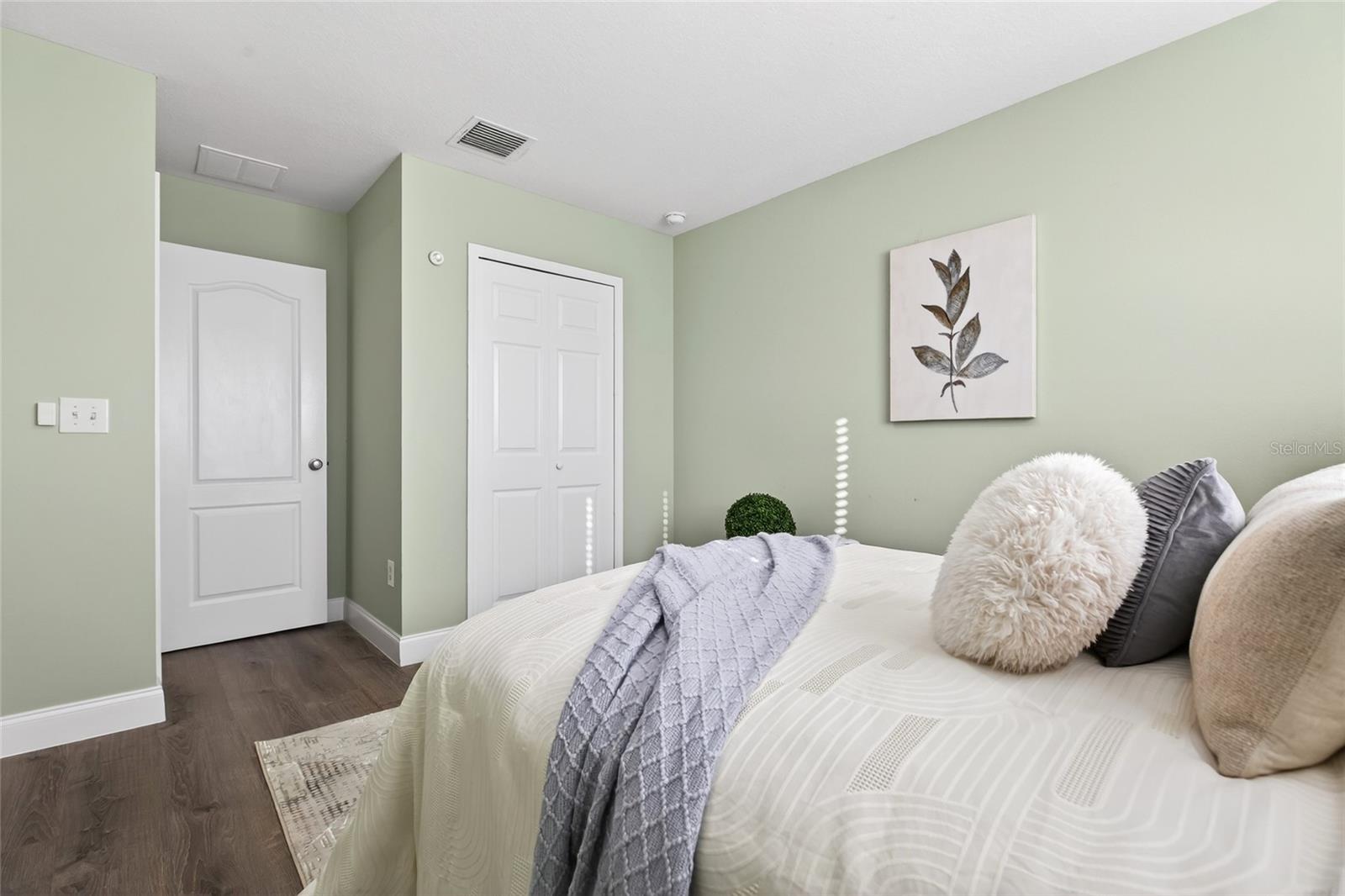 Image 43 of 78 For 25631 Bruford Boulevard