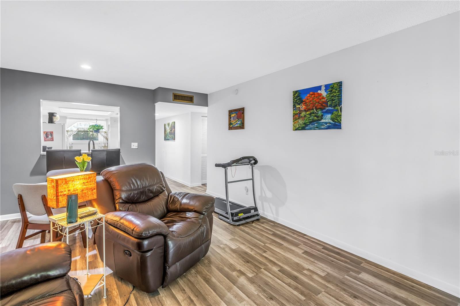 Image 10 of 42 For 6308 Newtown Circle 8b2