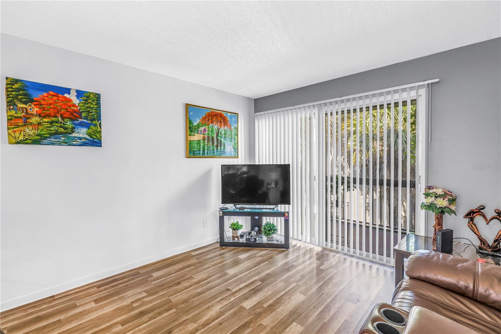 Image 11 of 42 For 6308 Newtown Circle 8b2