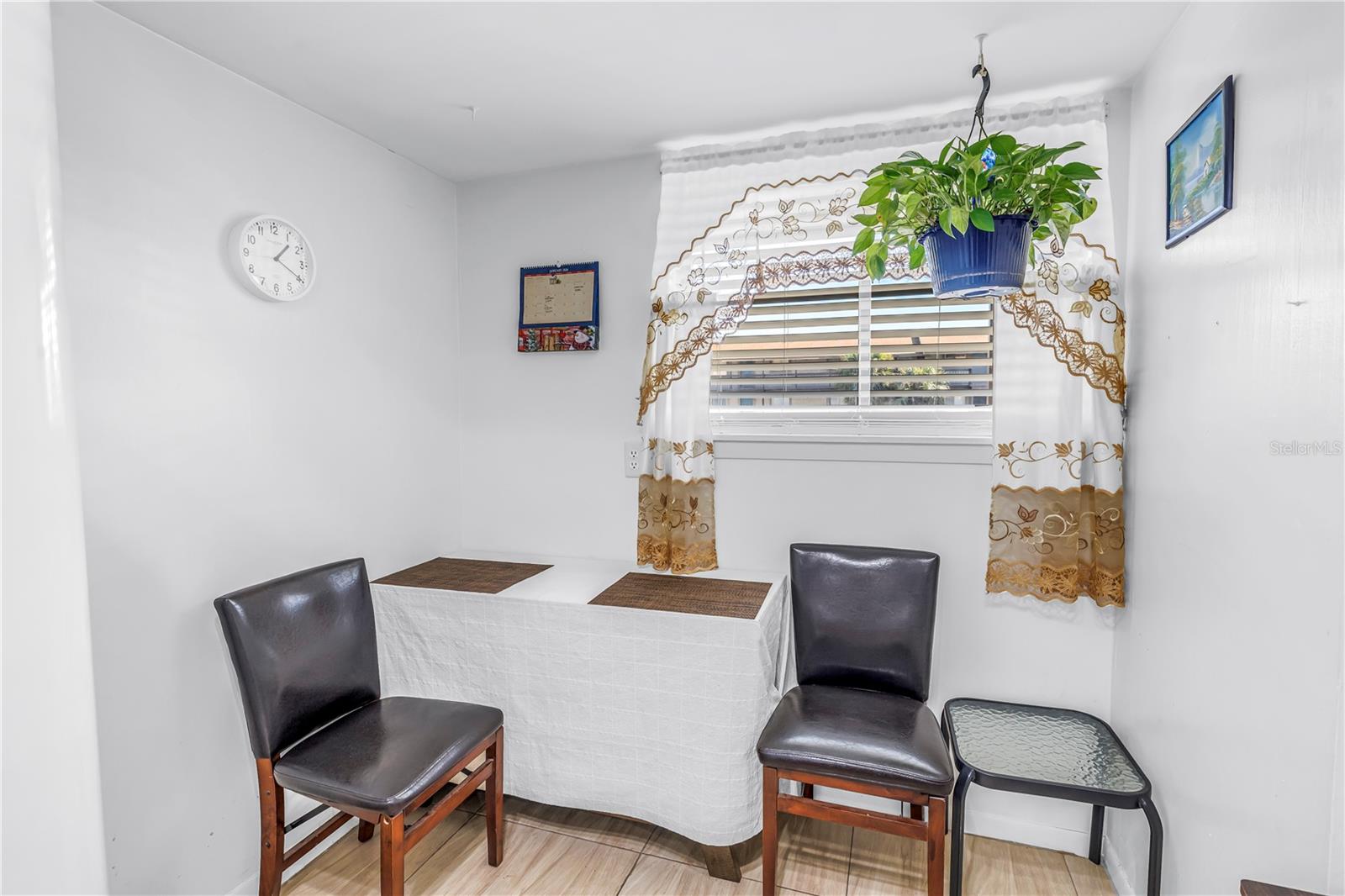 Image 16 of 42 For 6308 Newtown Circle 8b2