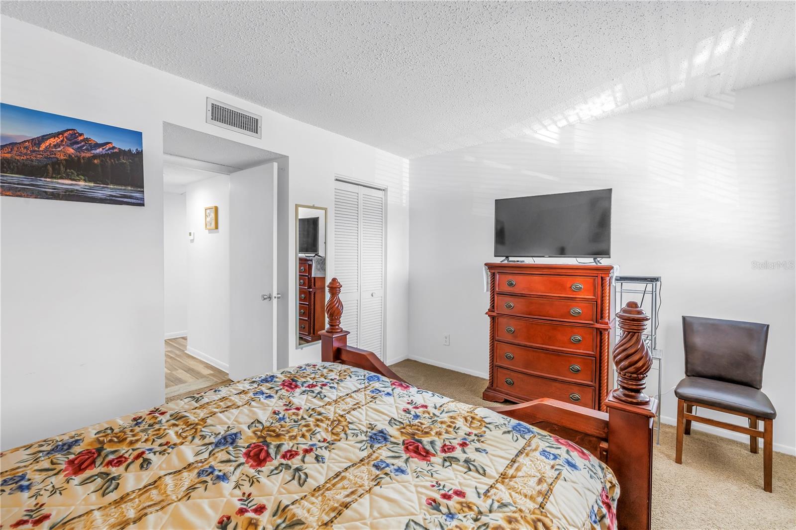 Image 24 of 42 For 6308 Newtown Circle 8b2