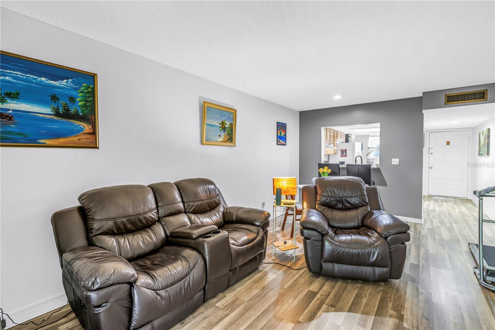 Image 9 of 42 For 6308 Newtown Circle 8b2