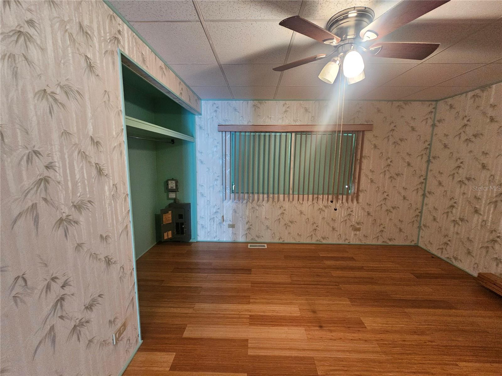 Listing photo id 8 for 18675 Us Highway 19 N 498