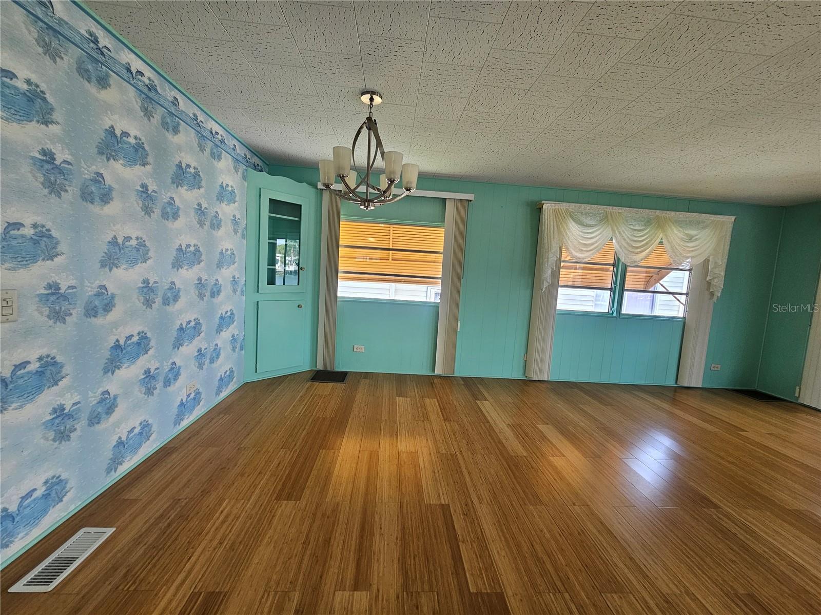 Listing photo id 11 for 18675 Us Highway 19 N 498