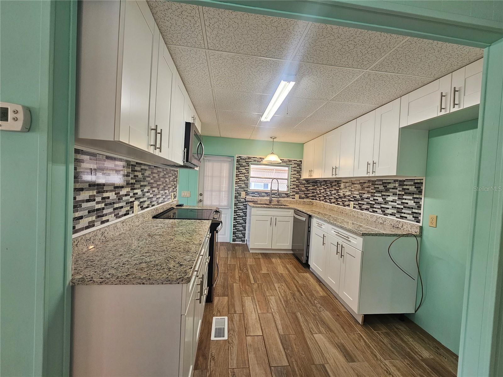 Listing photo id 13 for 18675 Us Highway 19 N 498