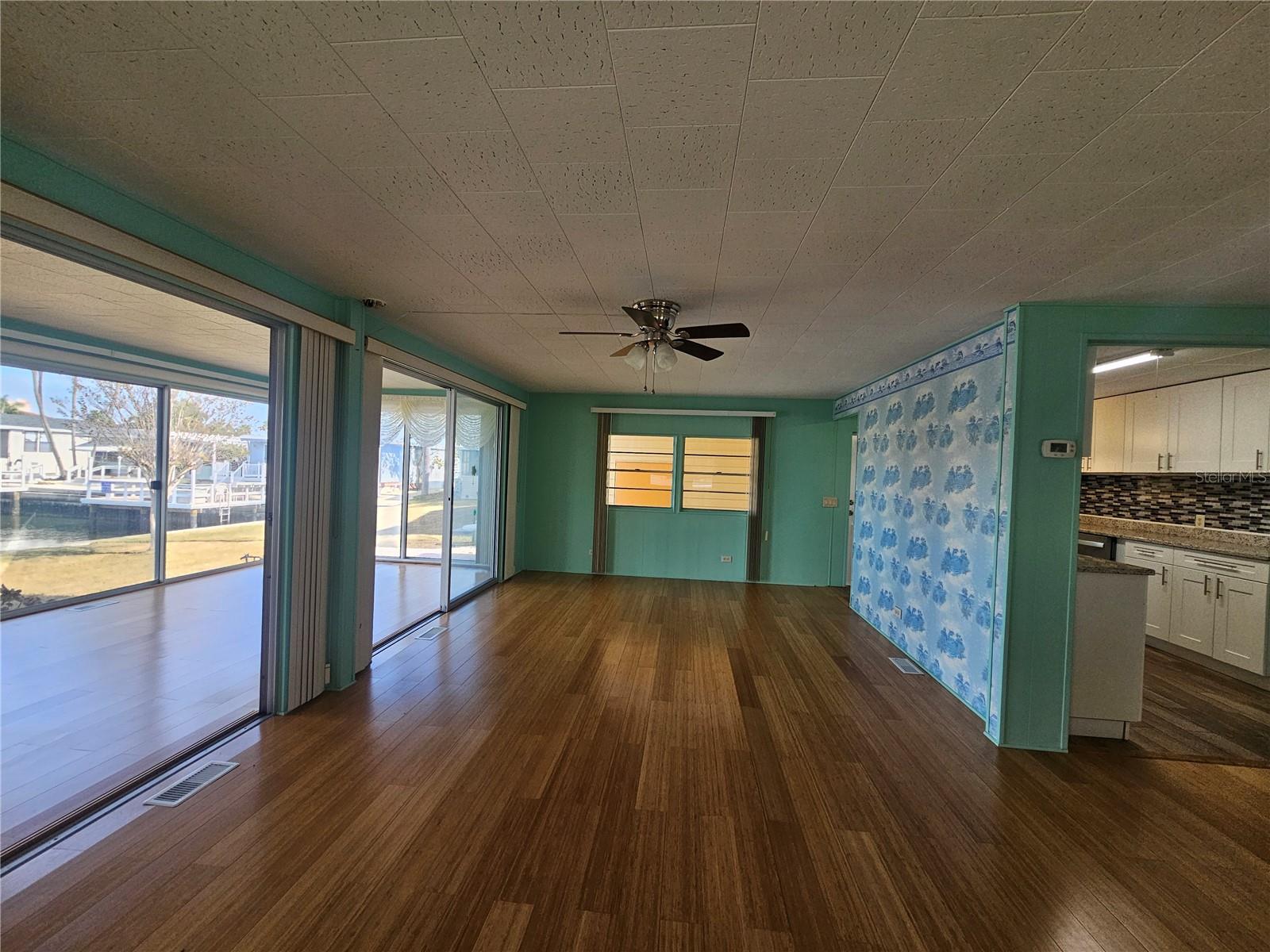 Listing photo id 14 for 18675 Us Highway 19 N 498