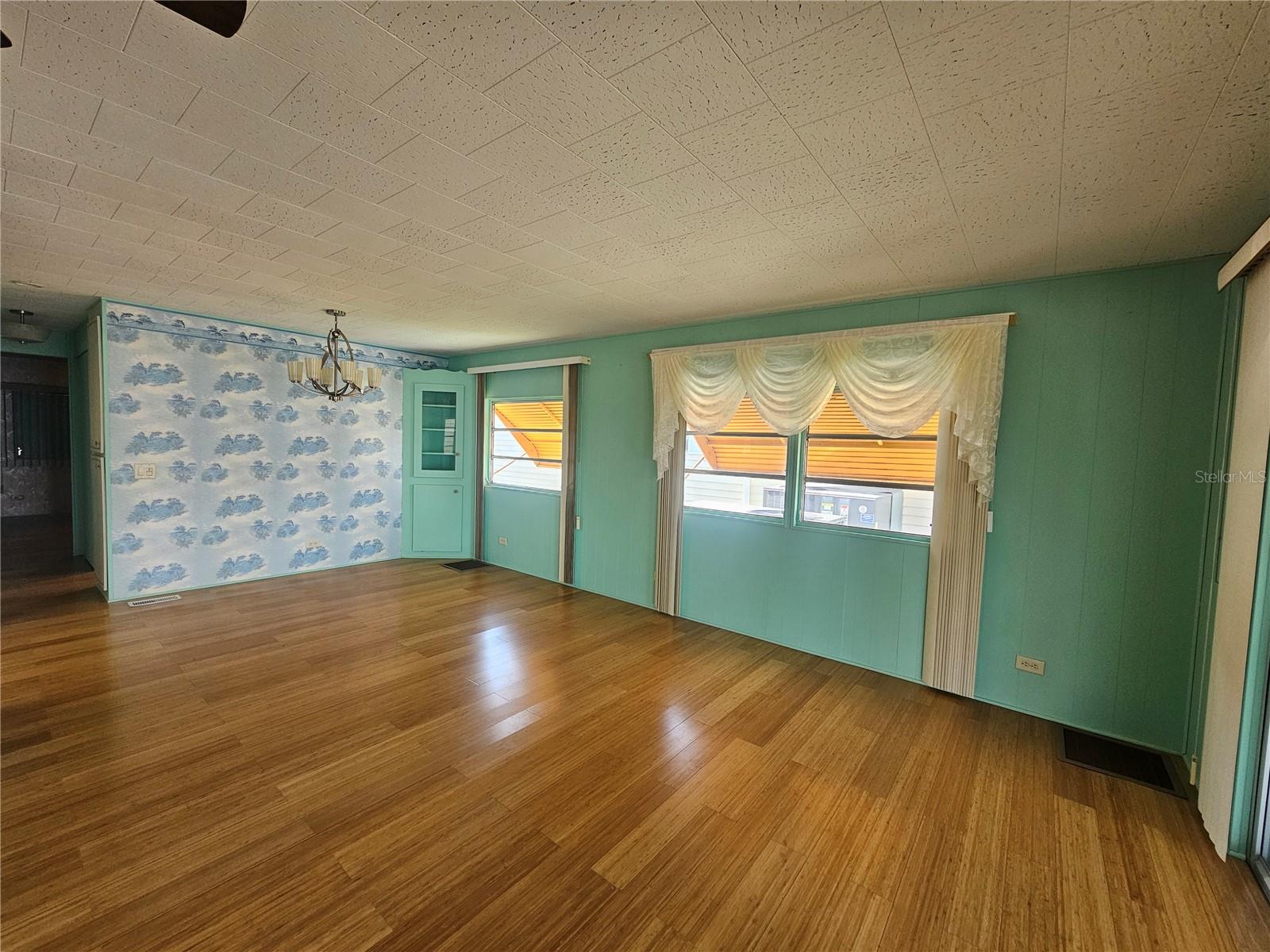 Listing photo id 15 for 18675 Us Highway 19 N 498